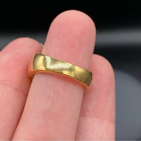 Vintage 90s Ornate Filigree Two-Tone Domed Cocktail Ring by Avon - Picture 7 of 16